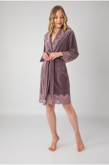 Женский велюровый халат сиреневого цвета с кружевной отделкой