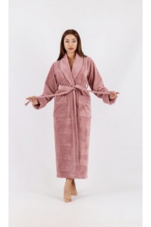 Длинный халат в нежно-розовом цвете
