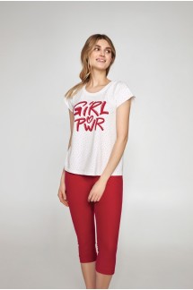 Жіноча піжама з капрями червоного кольору і білою футболкою з написом