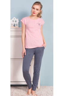 Женская пижама с футболкой и брюками серо-розового цвета