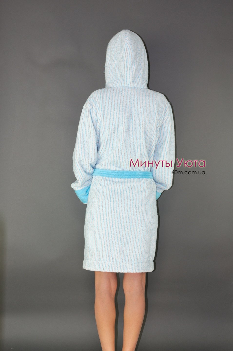 Короткий махровый халат с капюшоном Soft Show