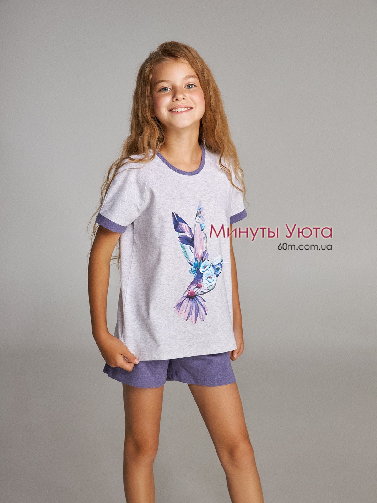Летняя пижама для девочки серо-фиолетового цвета с принтом колибри на футболке Ellen